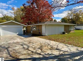 324 N 4th St, Shepherd, MI 48883