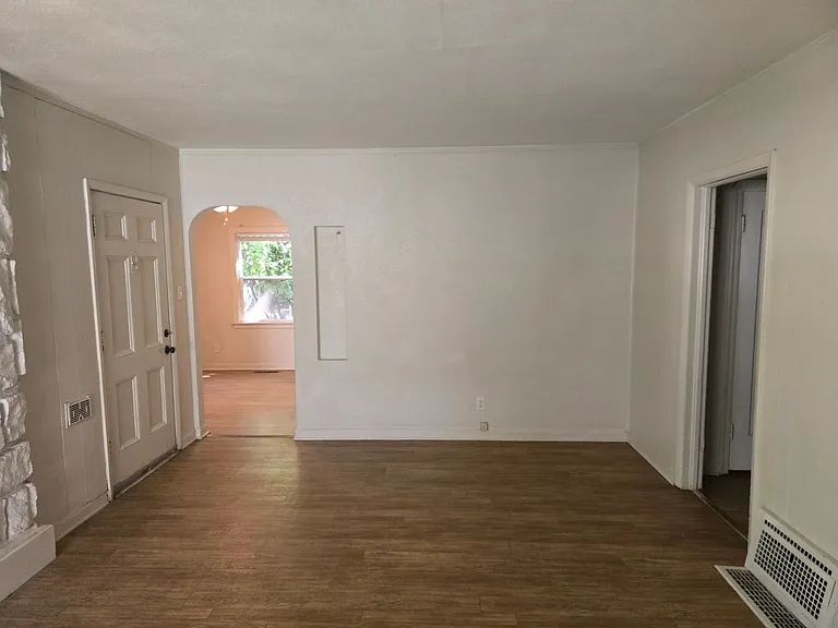 485 E 1st Ave — Photo 8