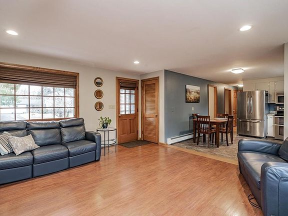 4th image of 27 Brentwood Dr