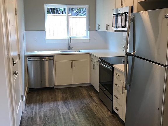 4th image of 3614 SE 15th Ave #7738368