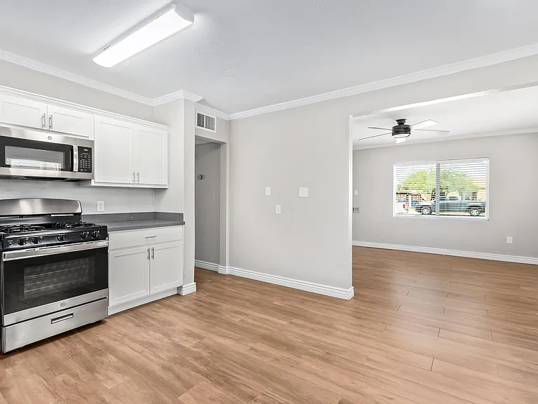 527 E Whitton Ave — Photo 13