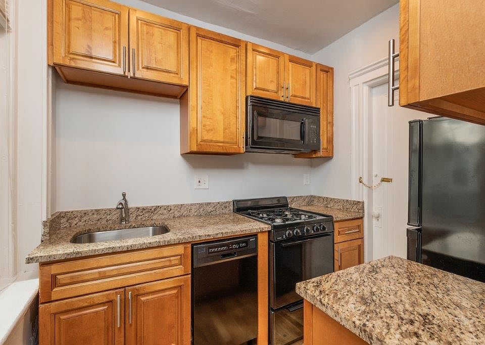 1st image of 288-290 Chestnut Hill Ave #10