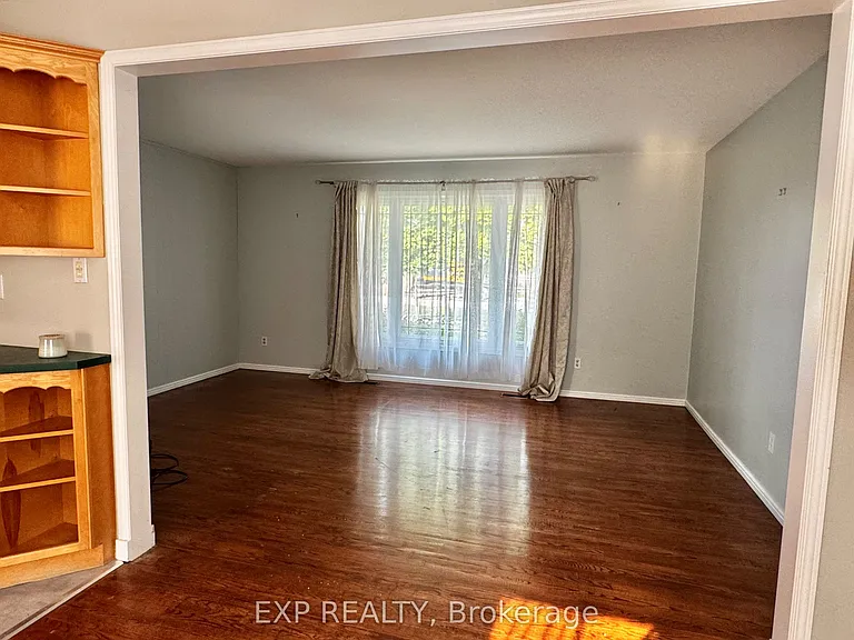 108 Katherine St — Photo 11