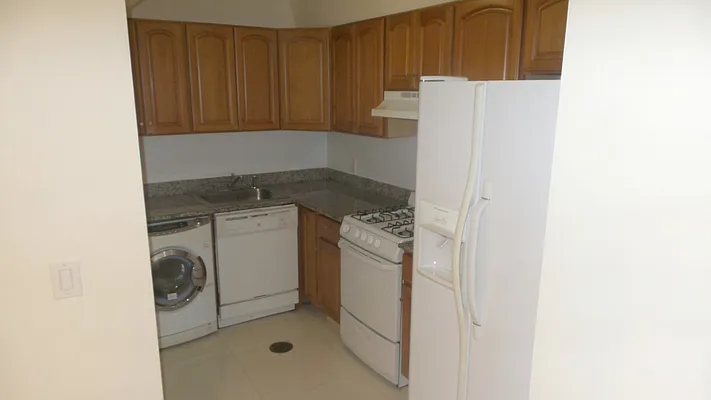 Rented by Metro Garden Realty NYC | media 28