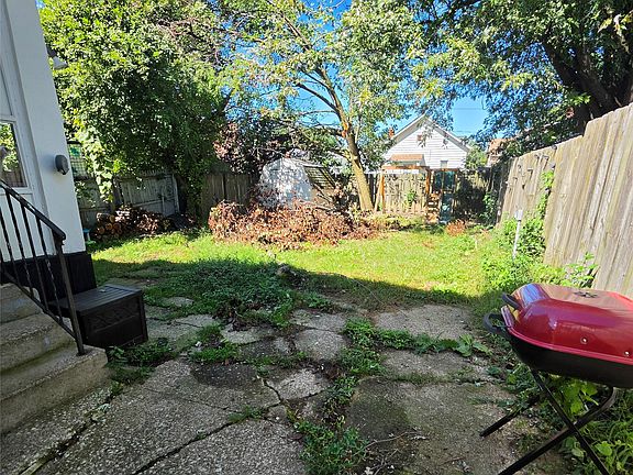 5th image of 1372 W 32nd St