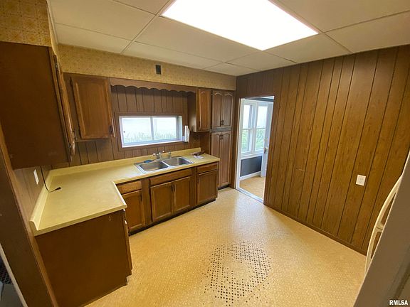 2nd image of 1228 E Lake Ave
