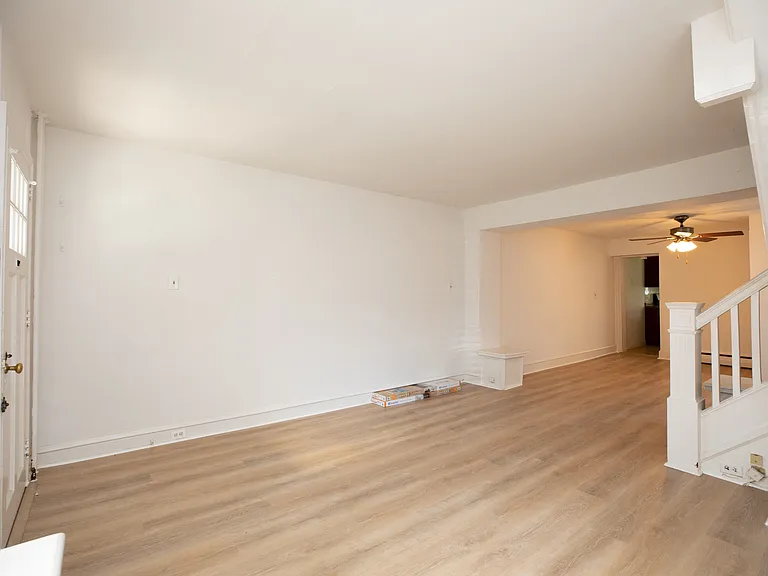 470 Conarroe St — Photo 17