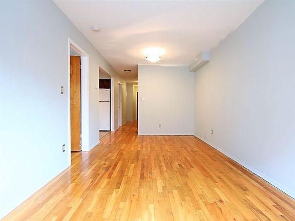 4th image of 3076 Crescent St #2