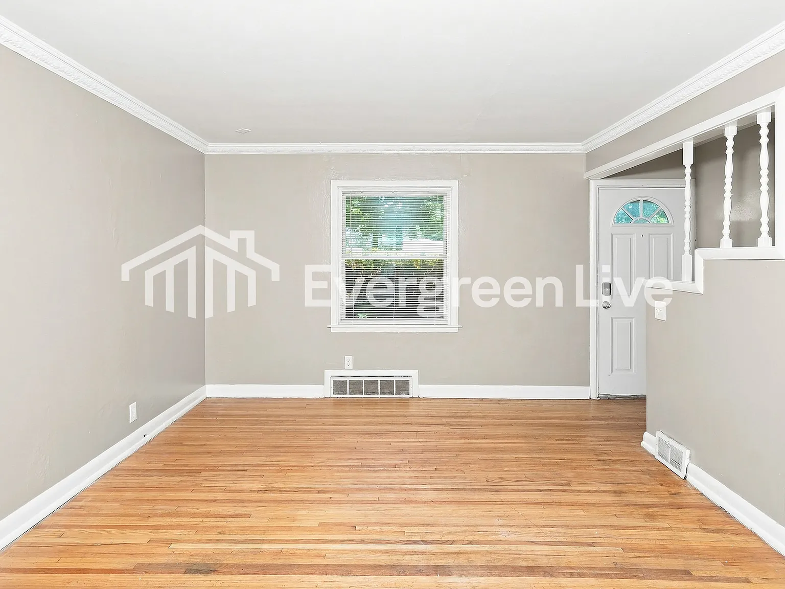3 bed, 1.0 bath, 1144 sqft, $1,595 — Photo 3