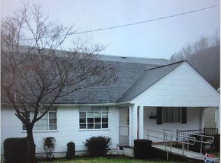3 Shumate St, Mullens, WV 25882