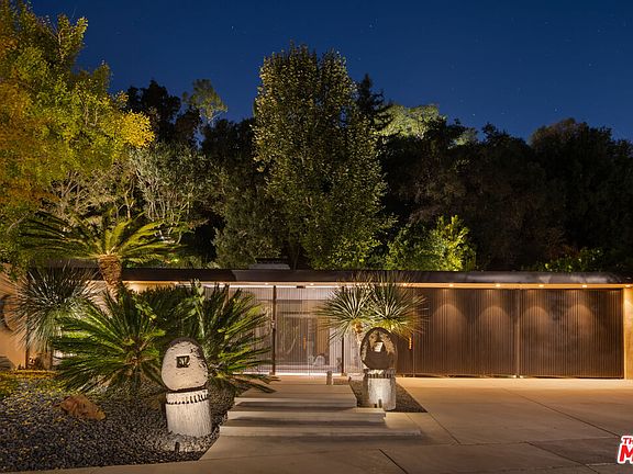 2nd image of 1087 Moraga Dr