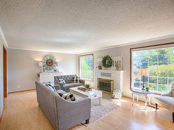 5th image of 21301 Plaza Dr