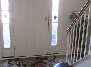 101 Woodlake Dr, Parlin, NJ 08859