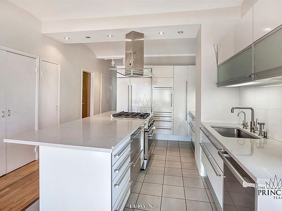 3rd image of 115 Christopher St APT 6