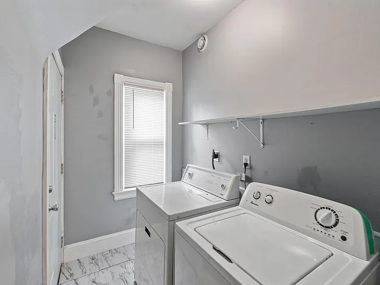 4615 Colfax Ave N — Photo 17