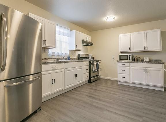 3rd image of 415 Elmwood Dr Unit B