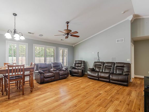 4th image of 3018 Springfield Rd