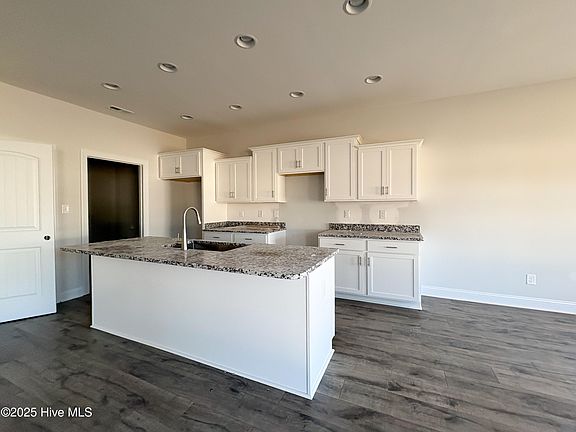 4th image of 614 Carmel Drive