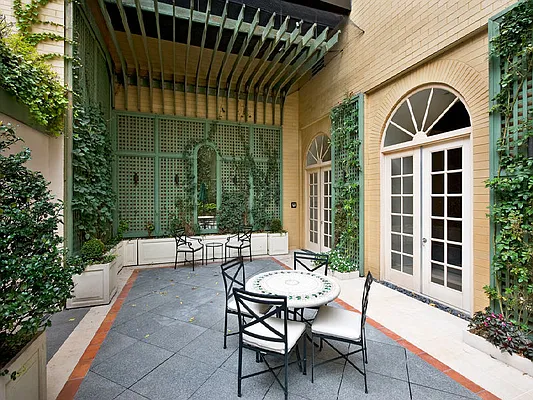 Sold by Sotheby's International Realty | media 6