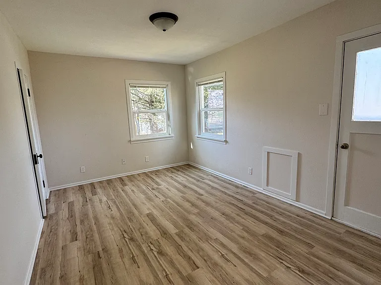 574 Conger Ave — Photo 3