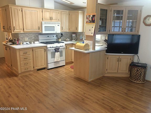 3rd image of 1042 N Mountain Brush Dr