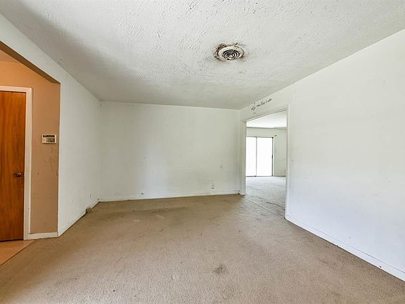 5th image of 3303 Edmonton Dr
