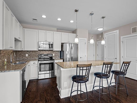 3rd image of 700 Finsbury St APT 202