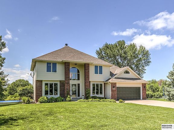 3rd image of 9400 Pearl Dr