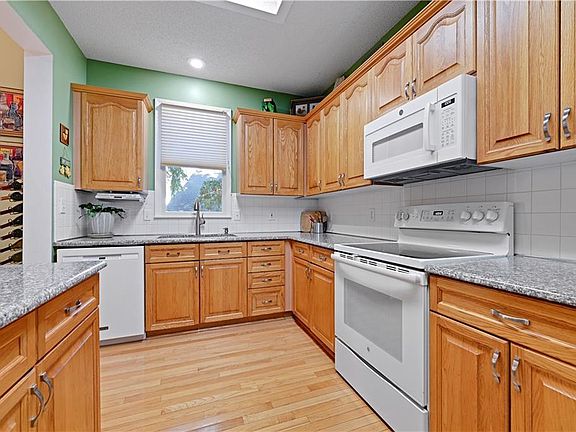 5th image of 13422 W 126th Ter