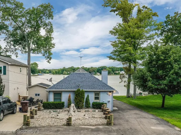 8512 Cascade St, Commerce Township, MI 48382