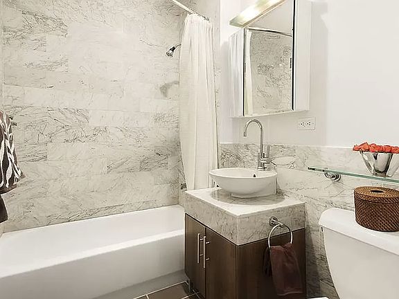 5th image of 1 Wall Street Ct Penthouse 5