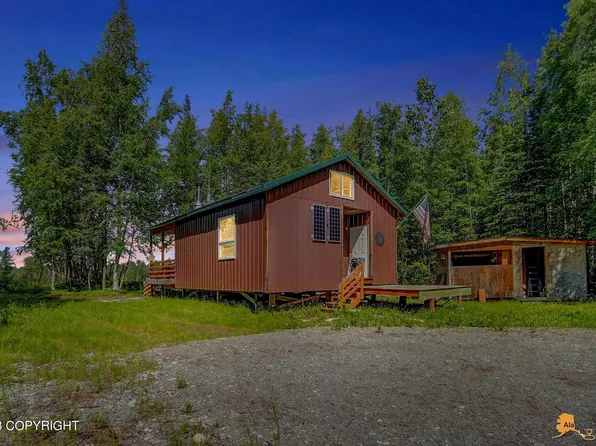 39264 S John's Rd, Talkeetna, AK 99676