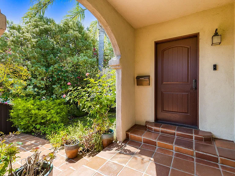1580 S Ridgeley Dr — Photo 18