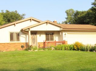 716 Cardiff Ct, Hartland, WI 53029