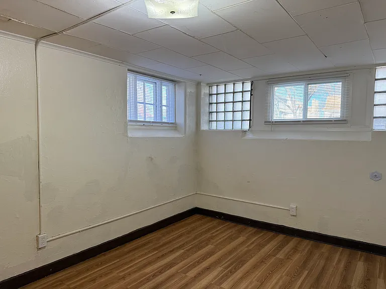 231 W 4th St #4 — Photo 9
