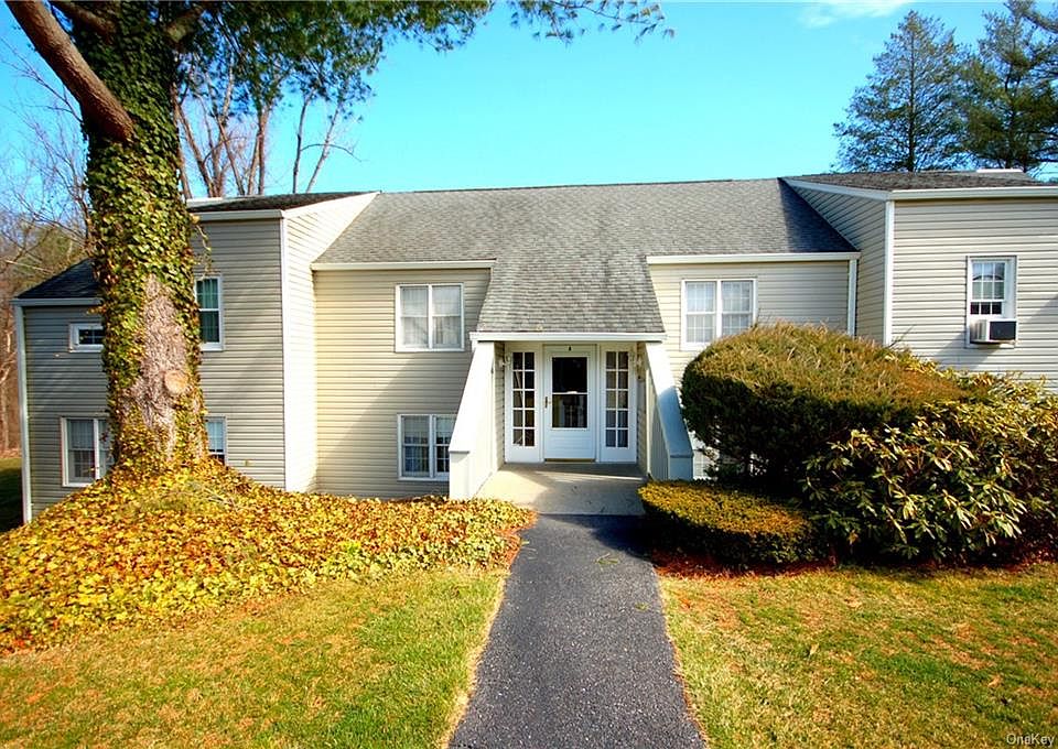 1st image of 403 Holly Stream Ct #403