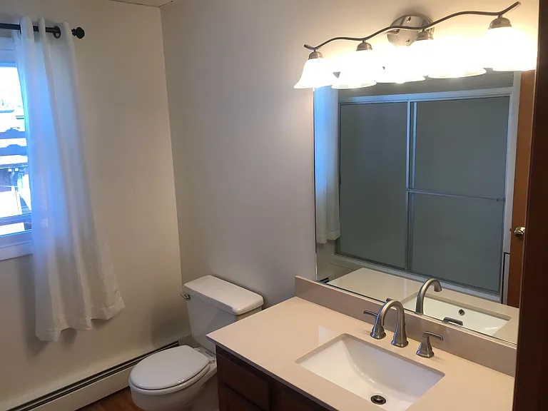 220 N Quarry St — Photo 6