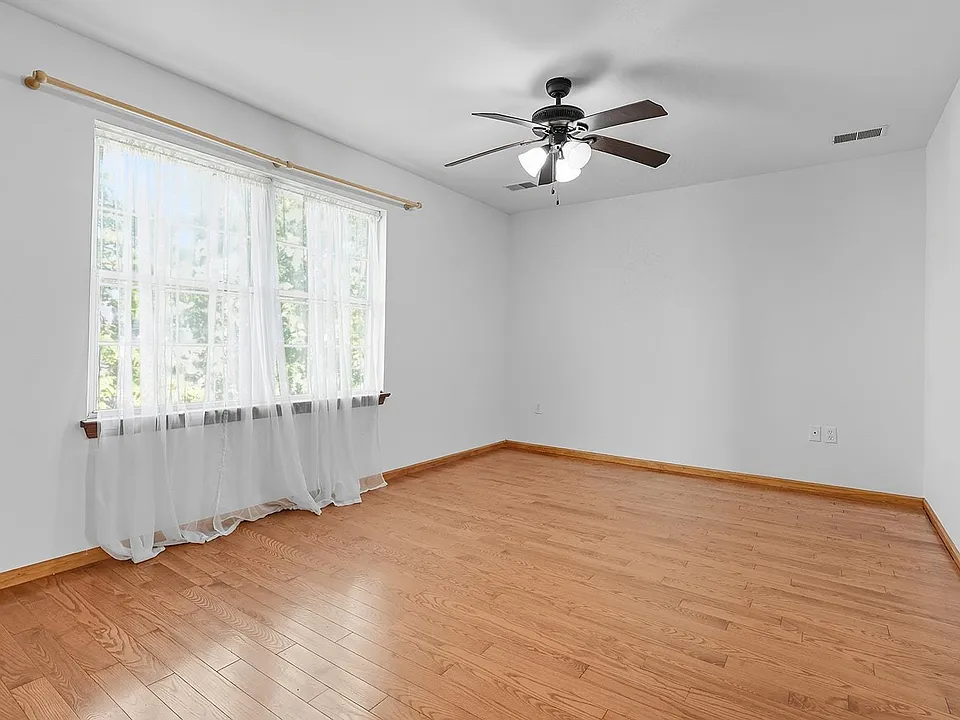 87 Cottage St #2