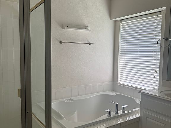 5th image of 2306 Denham Dr