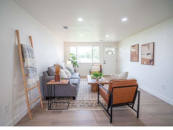 4th image of 1640-1642 Cheyenne Ave