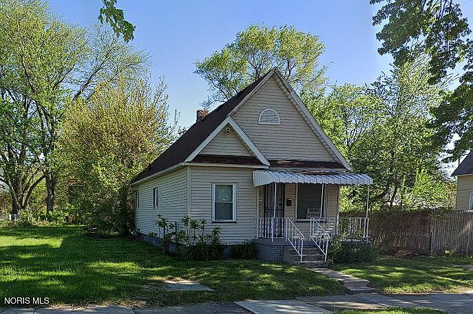 2nd image of 702 Indiana Ave