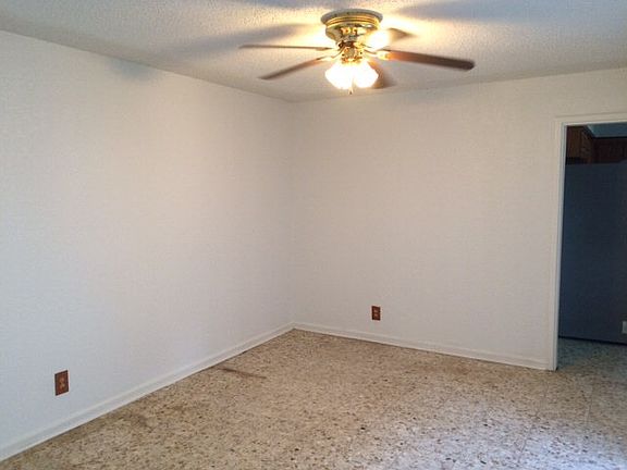 3rd image of 128 Wehring Ln