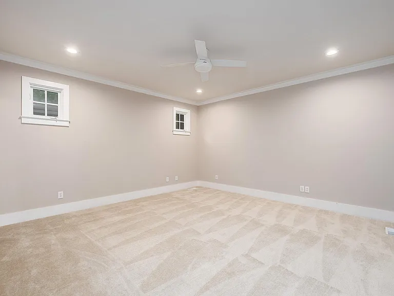 218 Hawthorn St — Photo 14