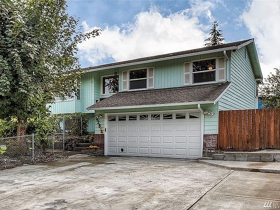 Welcome home! Bright & light, squeaky clean and ready for it's new owners! Room for everyone on a great corner lot! 