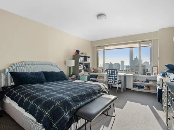 303 East 57th Street image 9 of 17