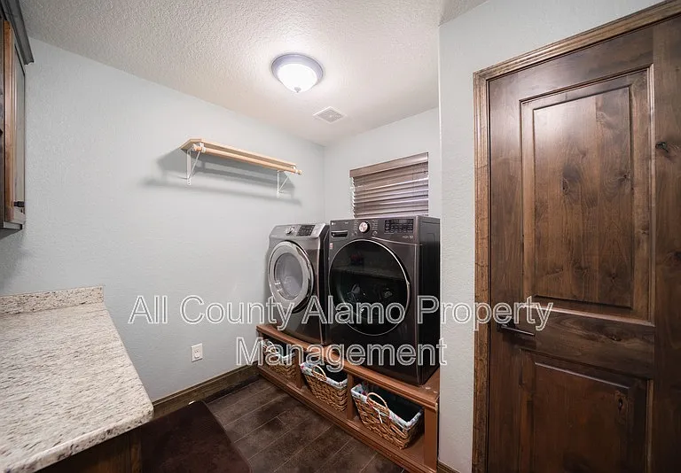 303 Schneider St — Photo 26