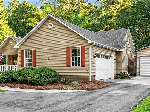 2nd image of 5919 Evelyn Ln