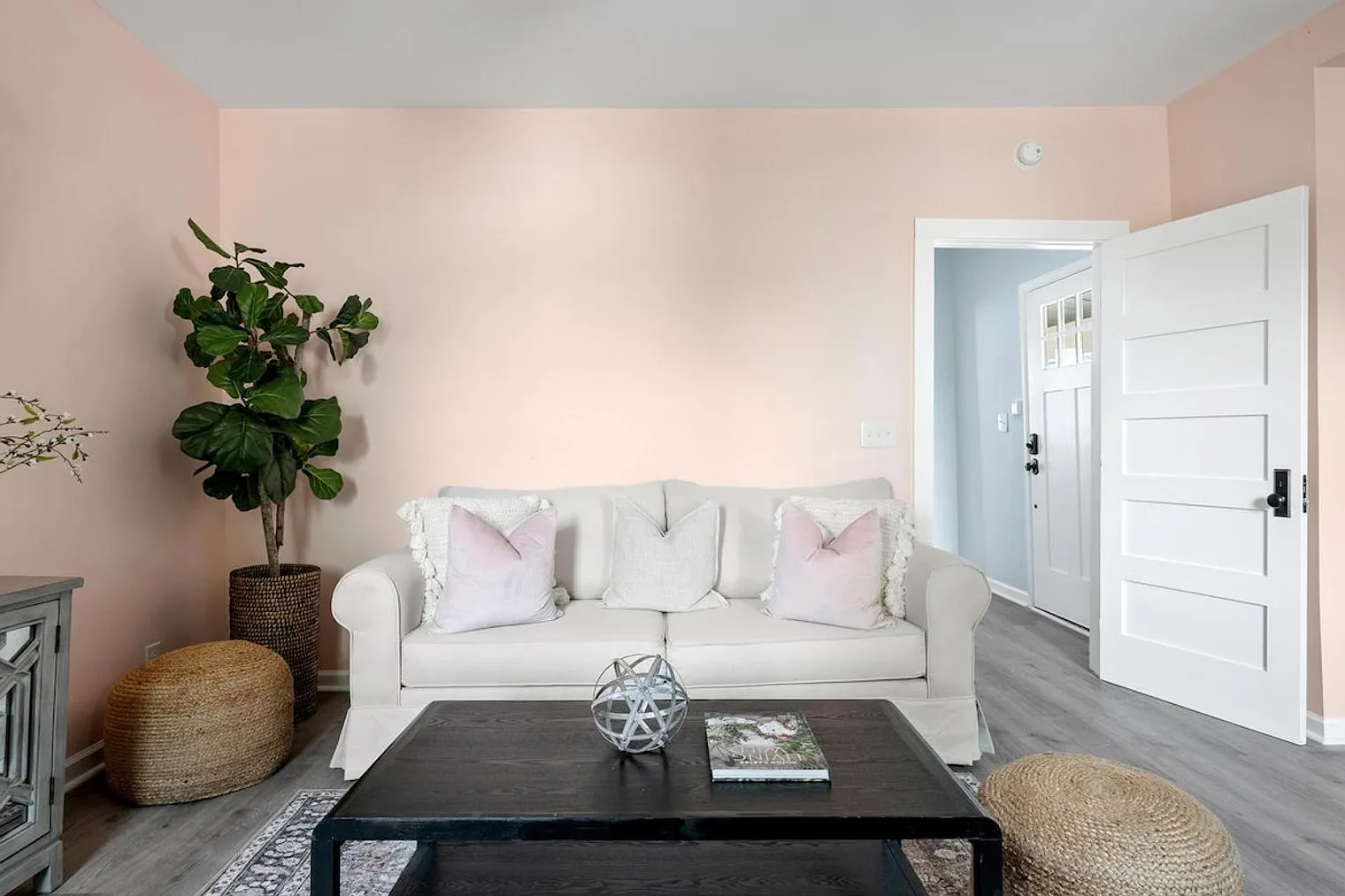 1 bed, 1.0 bath, $4,282 — Photo 2