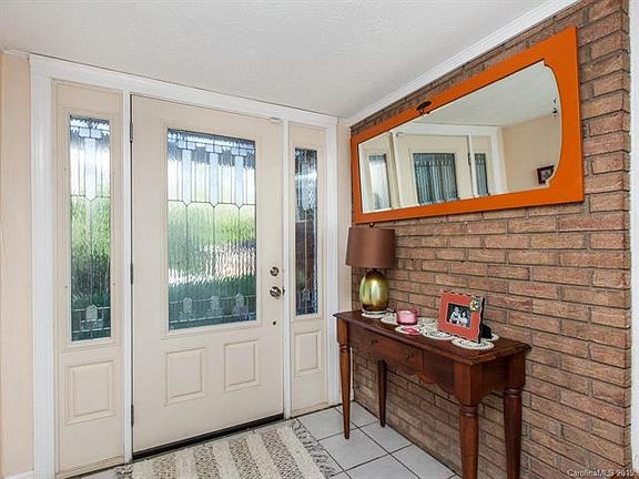 4th image of 442 Hillcrest Cir