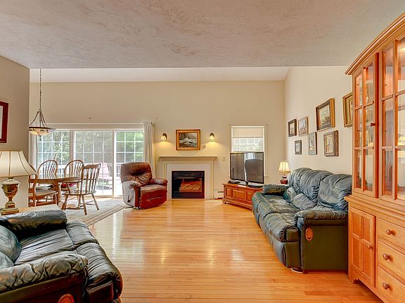 3rd image of 407 Dandiview Road
